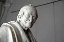 900