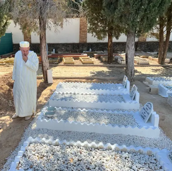 Mohamed El Kammas visitando el Cementerio de Jérez de la Frontera