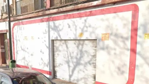 El sueño los musulmanes maños de una gran centro musulmán se reduce a un sótano sin ventilación natural